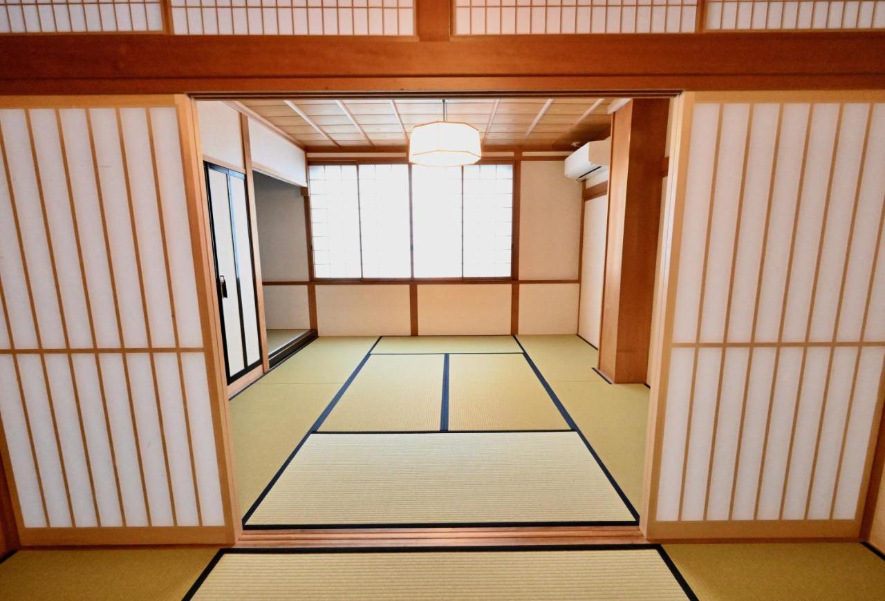 Manabi-Stay Takayama Sakura 提携駐車場利用可 古い町並みまで徒歩1分 最大9名宿泊可能な一等地で人工温泉を楽しむ Exterior foto