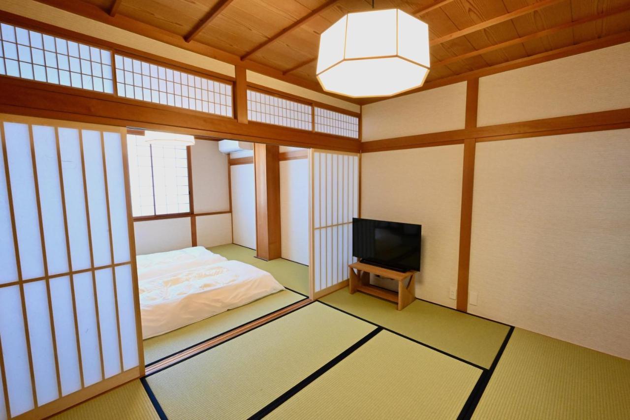 Manabi-Stay Takayama Sakura 提携駐車場利用可 古い町並みまで徒歩1分 最大9名宿泊可能な一等地で人工温泉を楽しむ Exterior foto